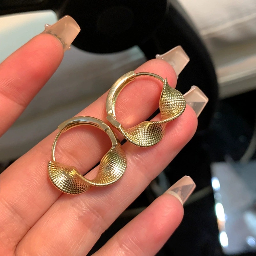 1 Pair of Gold Spiral Clip-On  - Travel Accessories As Gifts incelemesi ve fiyatı