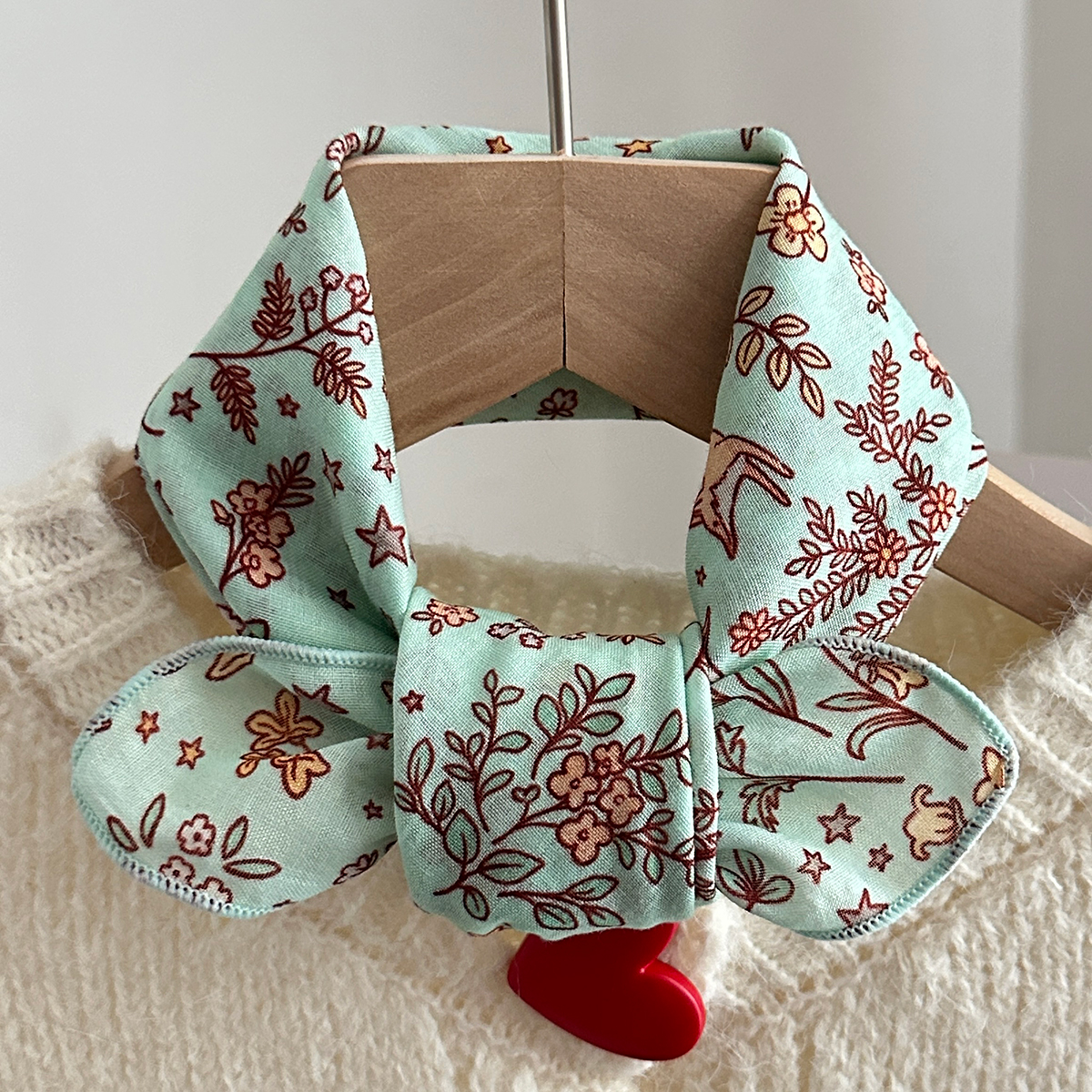 A Pair of Women's Floral Fox P - Travel Accessories Neck incelemesi ve fiyatı